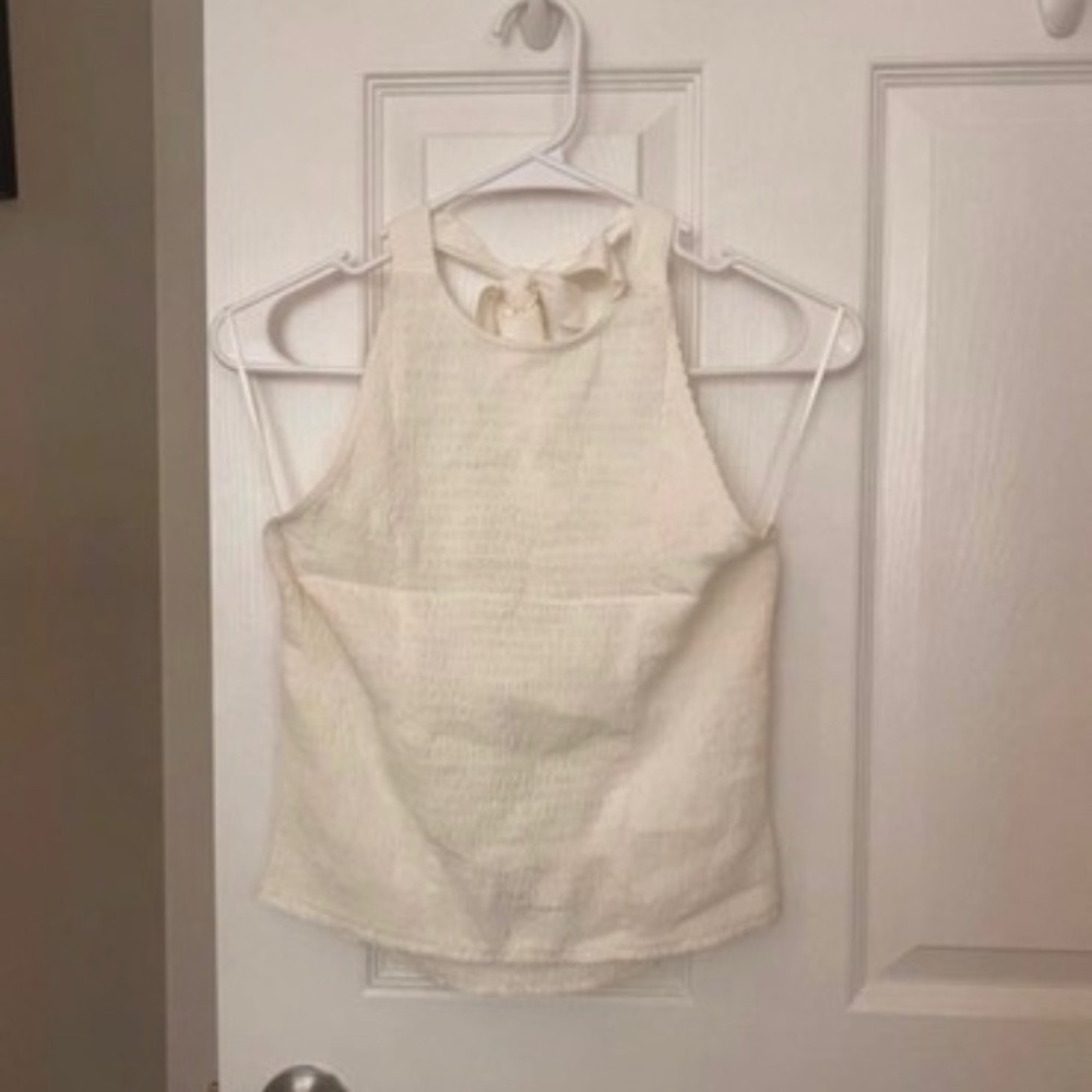 ⭐️NWT Express white halter crop